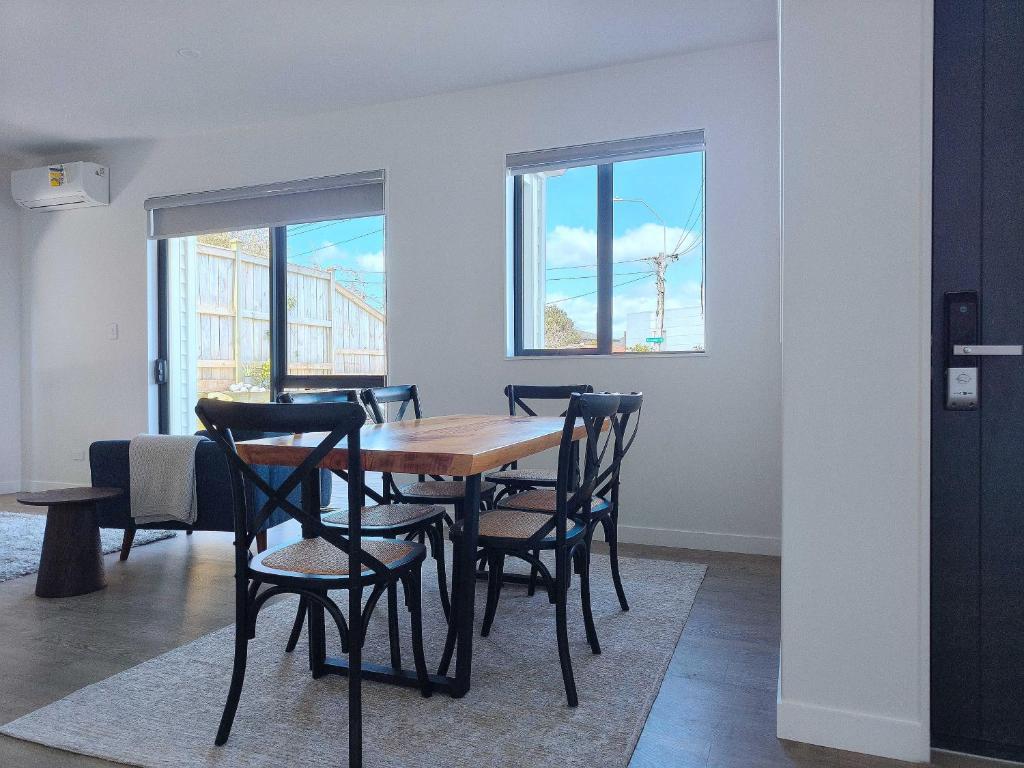 Stylish Family Retreat in Hillcrest Spa 4 Bedroom and Playroom - Resim 24