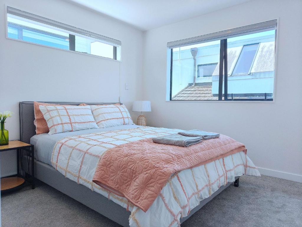 Stylish Family Retreat in Hillcrest Spa 4 Bedroom and Playroom - Resim 27