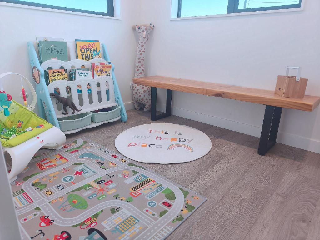 Stylish Family Retreat in Hillcrest Spa 4 Bedroom and Playroom - Resim 31