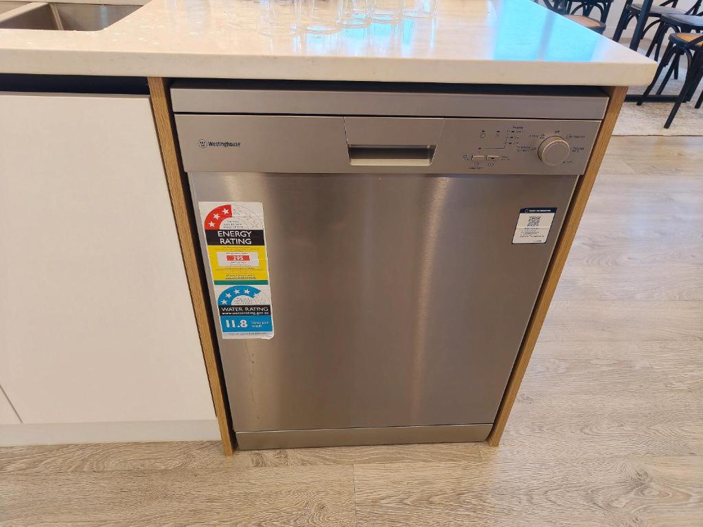 Stylish Family Retreat in Hillcrest Spa 4 Bedroom and Playroom - Resim 42