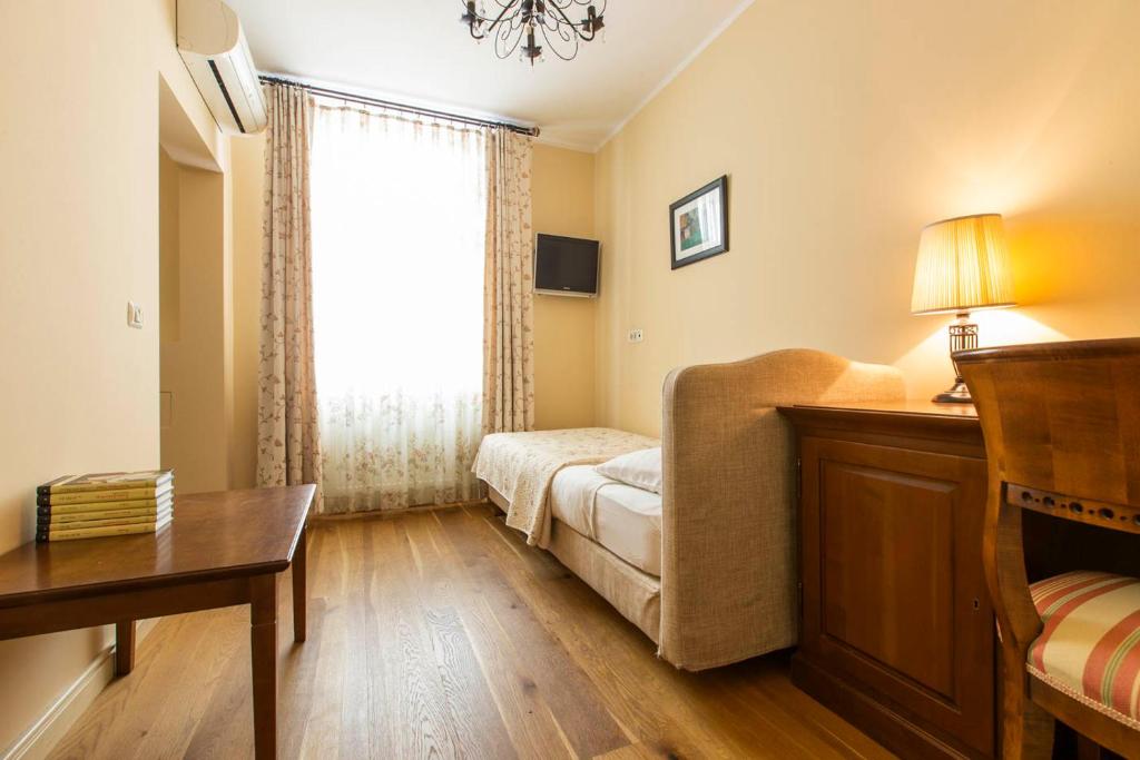 Postel nebo postele na pokoji v ubytování Hotel Slamič Ljubljana