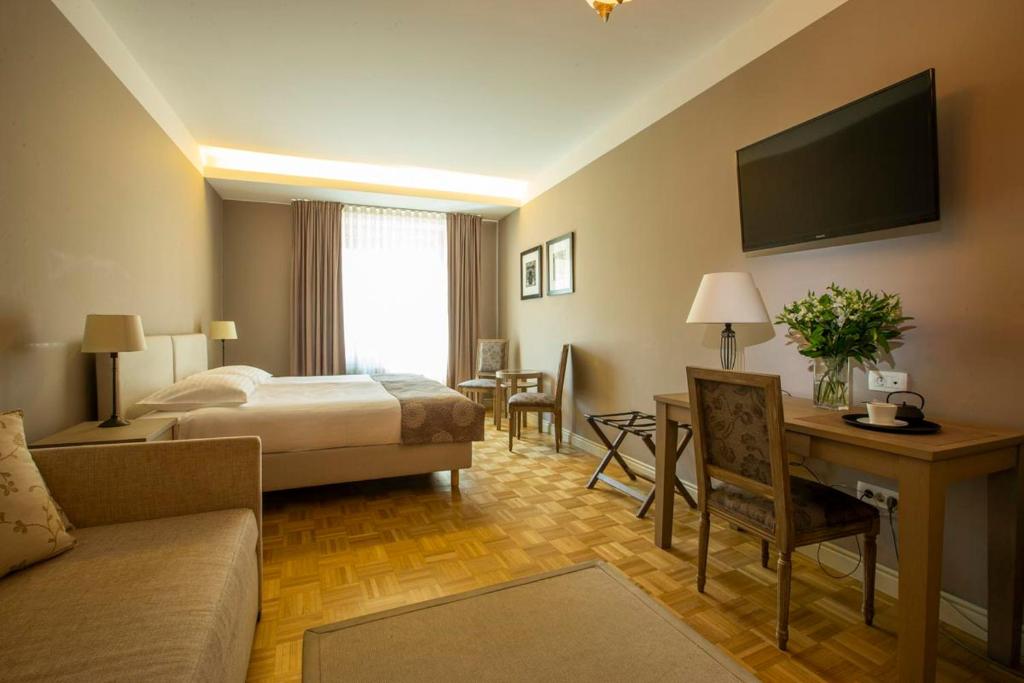 Postel nebo postele na pokoji v ubytování Hotel Slamič Ljubljana