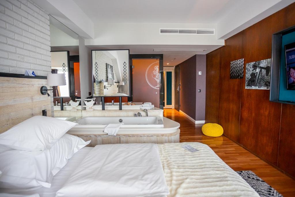 TV a/nebo společenská místnost v ubytování Hotel Bristol Tradition and Luxury