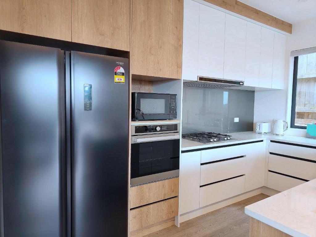 Stylish Family Retreat in Hillcrest Spa 4 Bedroom and Playroom - Resim 10