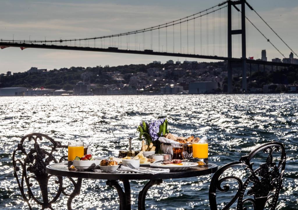 Bosphorus Palace Hotel italokat is kínál