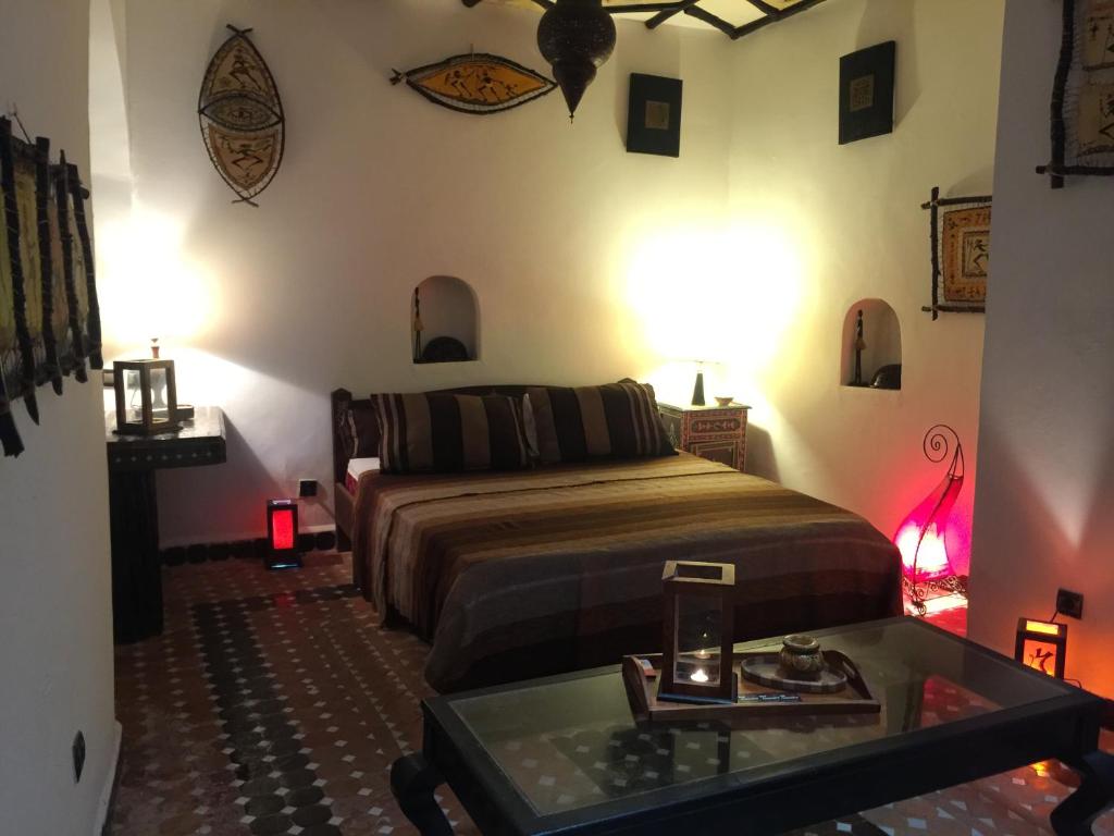 Postel nebo postele na pokoji v ubytování Riad Bab Essaouira