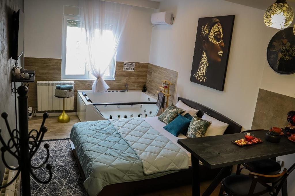 Postel nebo postele na pokoji v ubytování Jacuzzi Express