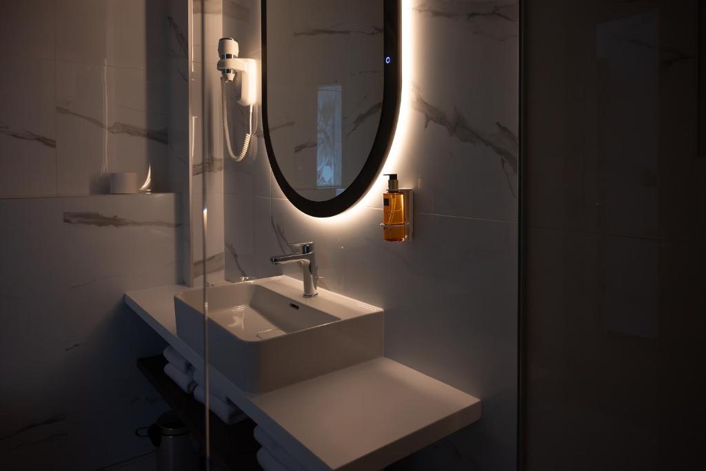 Koupelna v ubytování Diamond Hotel