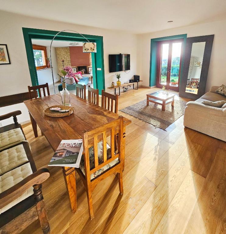 A television and/or entertainment centre at Villa delle lucciole