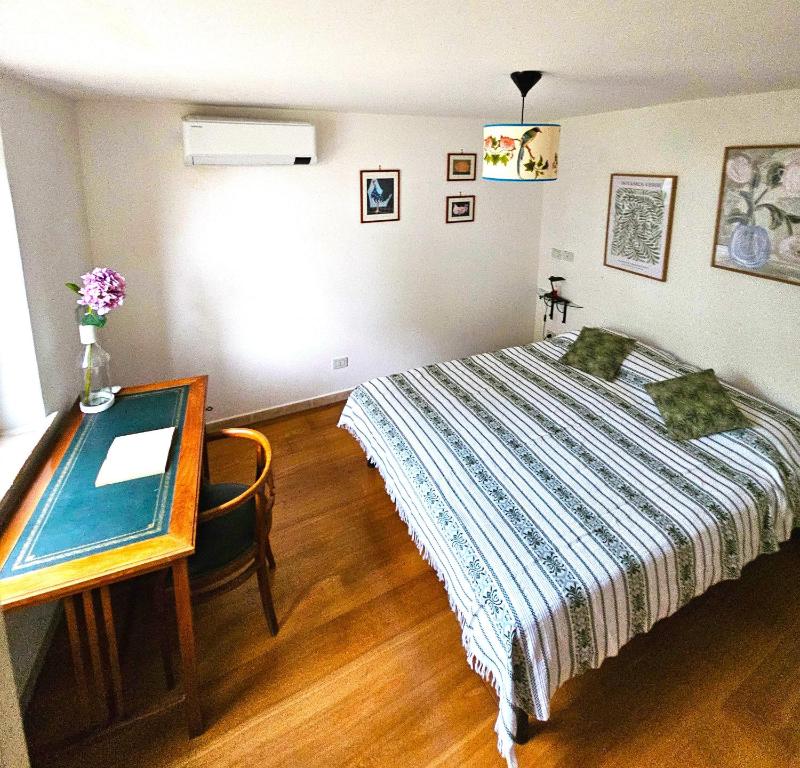 A bed or beds in a room at Villa delle lucciole