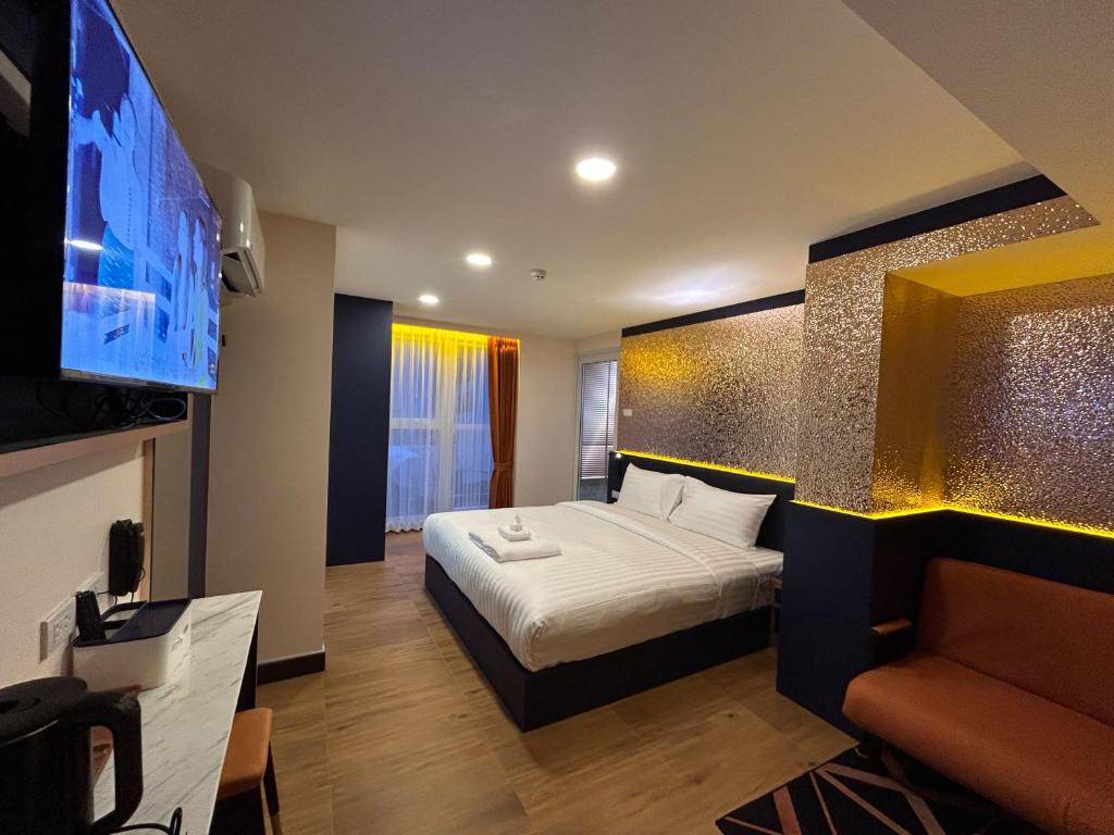 Emiri Hotel - Nana Bangkok - Junior Suite With Balcony