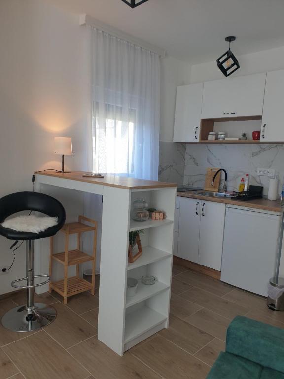 Kuhinja ili čajna kuhinja u objektu Apartman Emilija