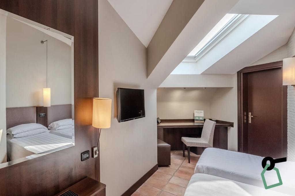 Postel nebo postele na pokoji v ubytování HOTIDAY Room Collection - Roma Cornelia