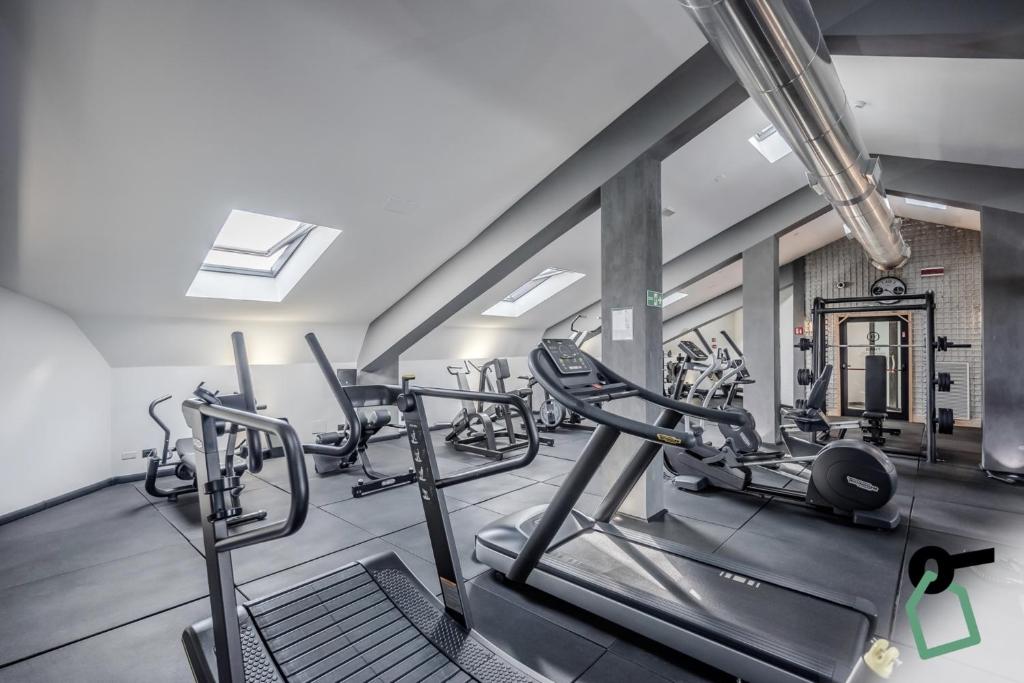 Fitness centrum a/nebo fitness zařízení v ubytování HOTIDAY Room Collection - Roma Cornelia