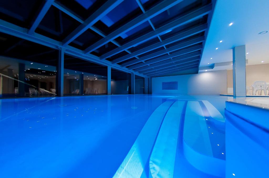 Bazén v ubytování Hotel New Wave nebo v jeho okolí