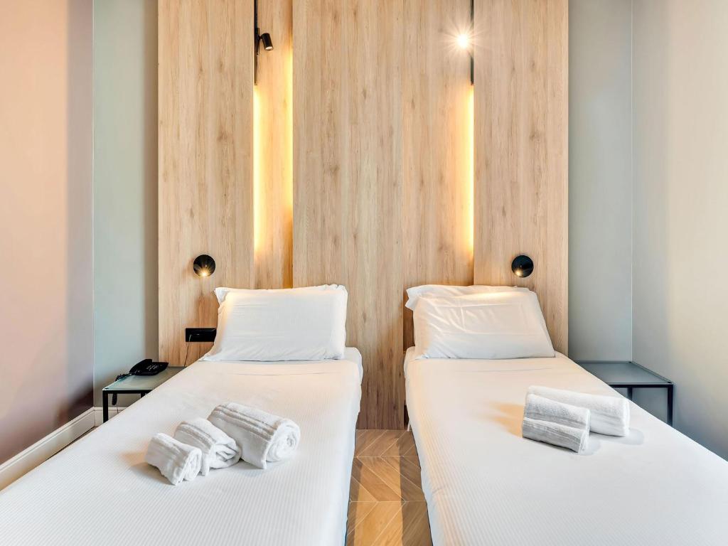 Postel nebo postele na pokoji v ubytování B&B Hotel Milano Aosta