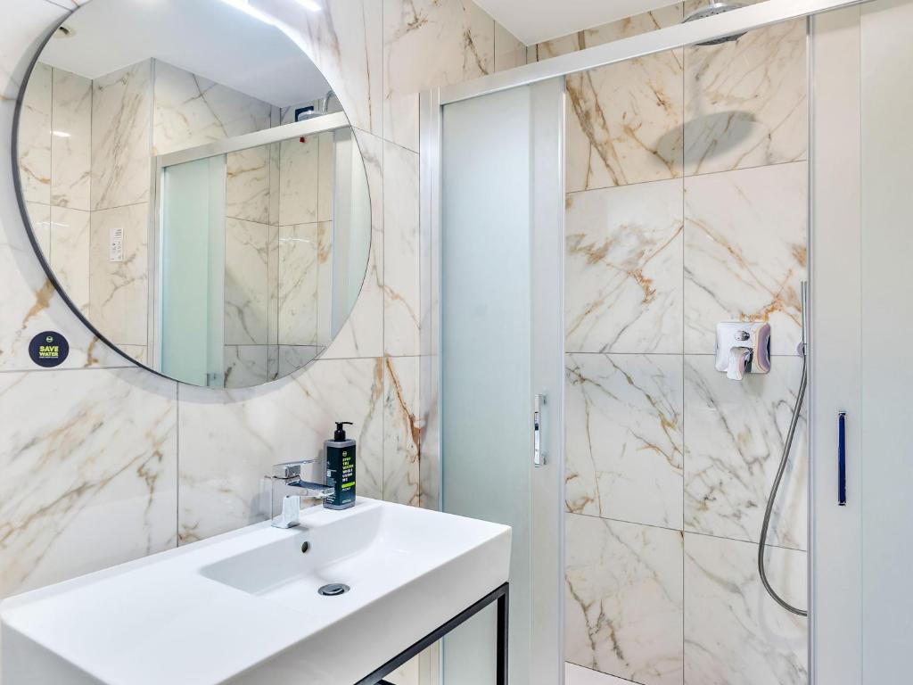 Koupelna v ubytování B&B Hotel Milano Aosta