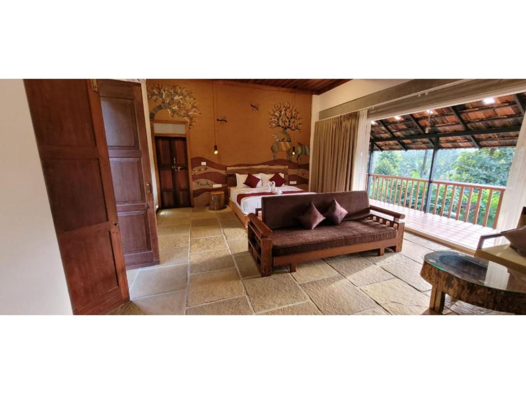 Posezení v ubytování Ananterra Resort Wayanad