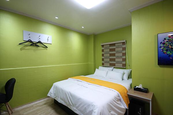 Postel nebo postele na pokoji v ubytování Business Hotel Busan Station