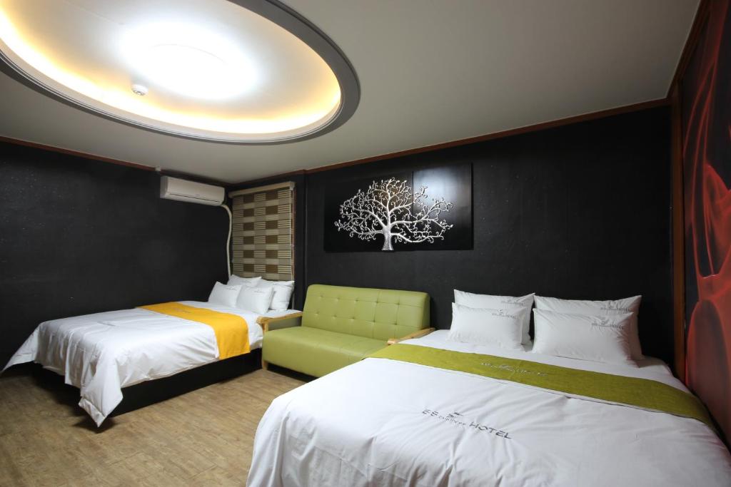 Postel nebo postele na pokoji v ubytování Business Hotel Busan Station