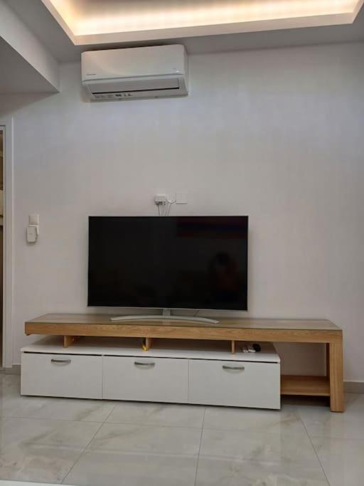 TV a/nebo společenská místnost v ubytování Filocsenia sea side