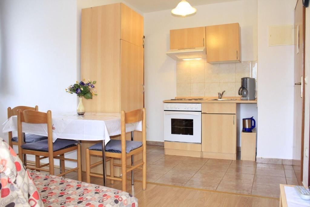 Kuchyňa alebo kuchynka v ubytovaní Apartments Ivan