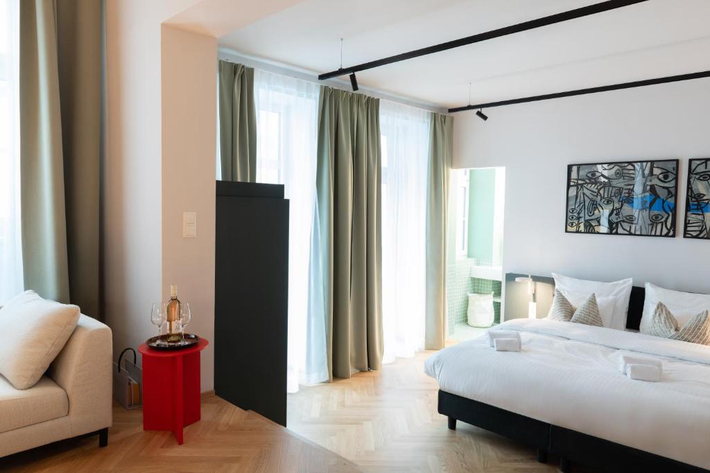 URBANAUTS STUDIOS Sylvette - 13