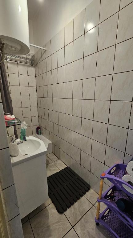 Kúpeľňa v ubytovaní Studio apartment KIKI for 2, near Old Town & Beach, free WiFi