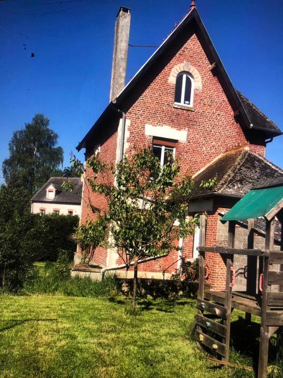 Taman di luar Villa 3 chambre st quentin