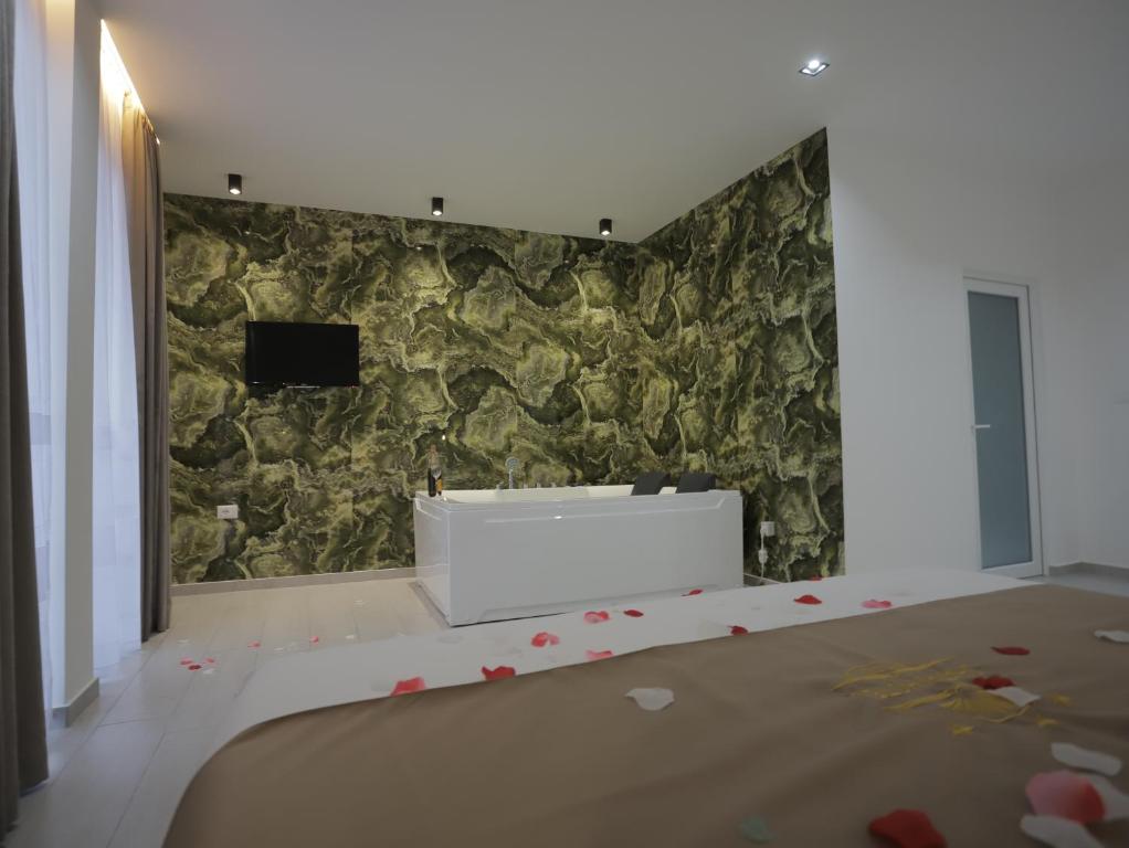 a room with a stone wall with a white table at Shatri Hotel in Vranisht