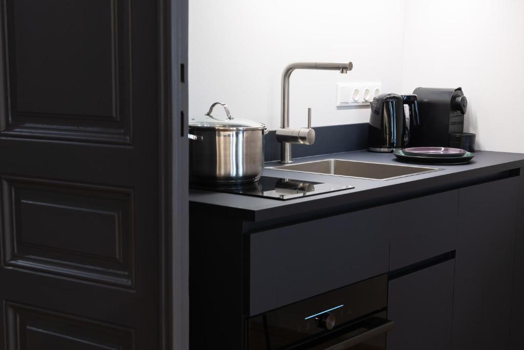 URBANAUTS STUDIOS Sylvette - 2