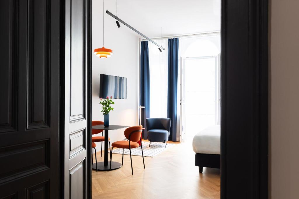 URBANAUTS STUDIOS Sylvette - 8