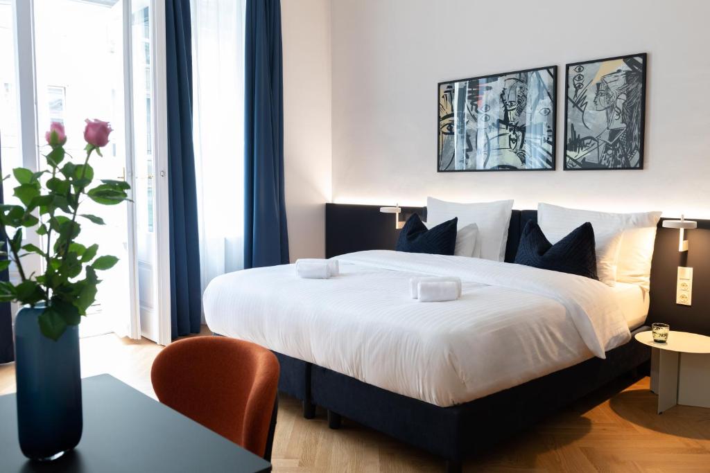 URBANAUTS STUDIOS Sylvette - 7