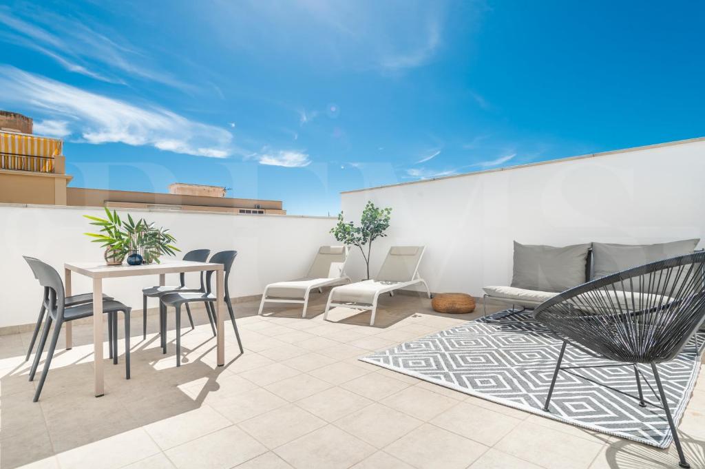 Sunny apartment with terrace by REMS, Málaga (updated prices 2026) - Apartments With Terraces