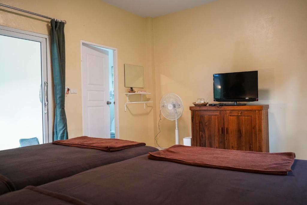 Postel nebo postele na pokoji v ubytování honeyhome kohkood