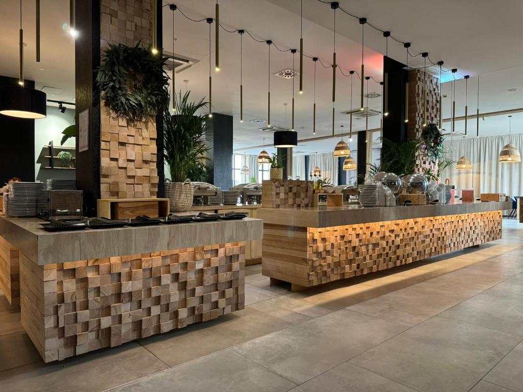 Natural Hotel Eco & Conference