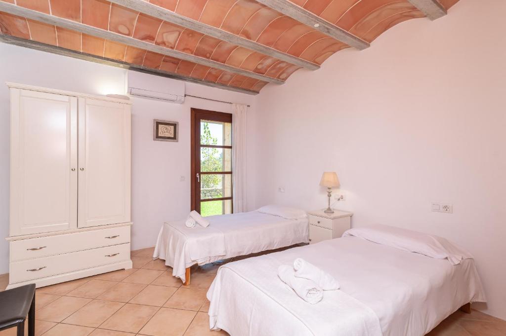 Postel nebo postele na pokoji v ubytování Villa La Corbaia by Sealand Villas