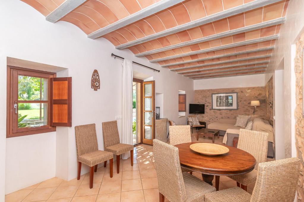 Posezení v ubytování Villa La Corbaia by Sealand Villas
