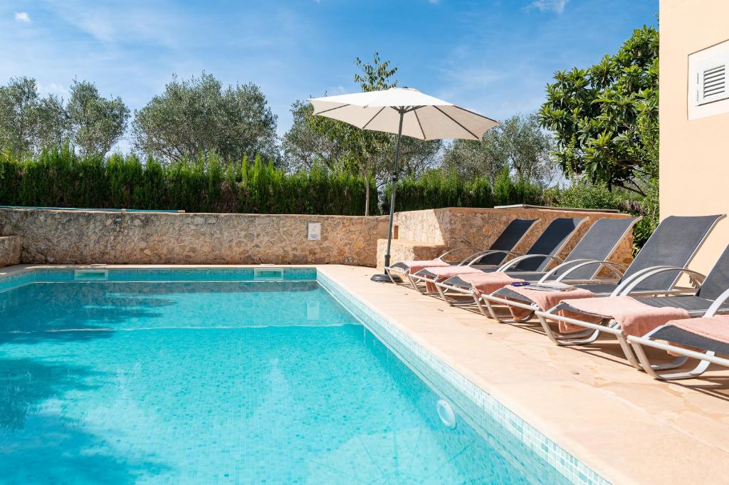 Bazén v ubytování Villa La Corbaia by Sealand Villas nebo v jeho okolí