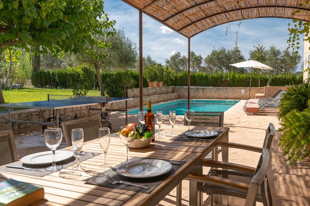 Bazén v ubytování Villa La Corbaia by Sealand Villas nebo v jeho okolí