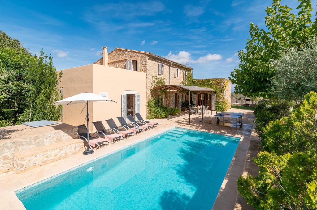 Bazén v ubytování Villa La Corbaia by Sealand Villas nebo v jeho okolí