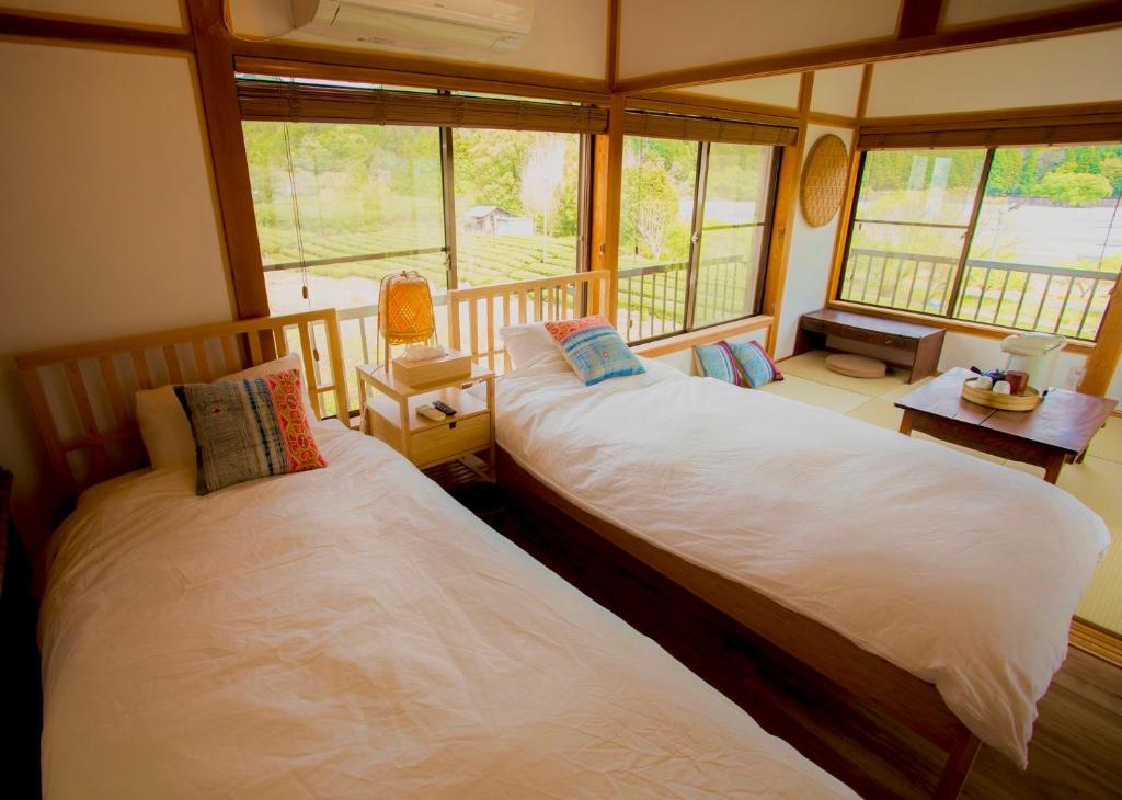 Postel nebo postele na pokoji v ubytování 一棟貸し宿 Kanata Riverview House