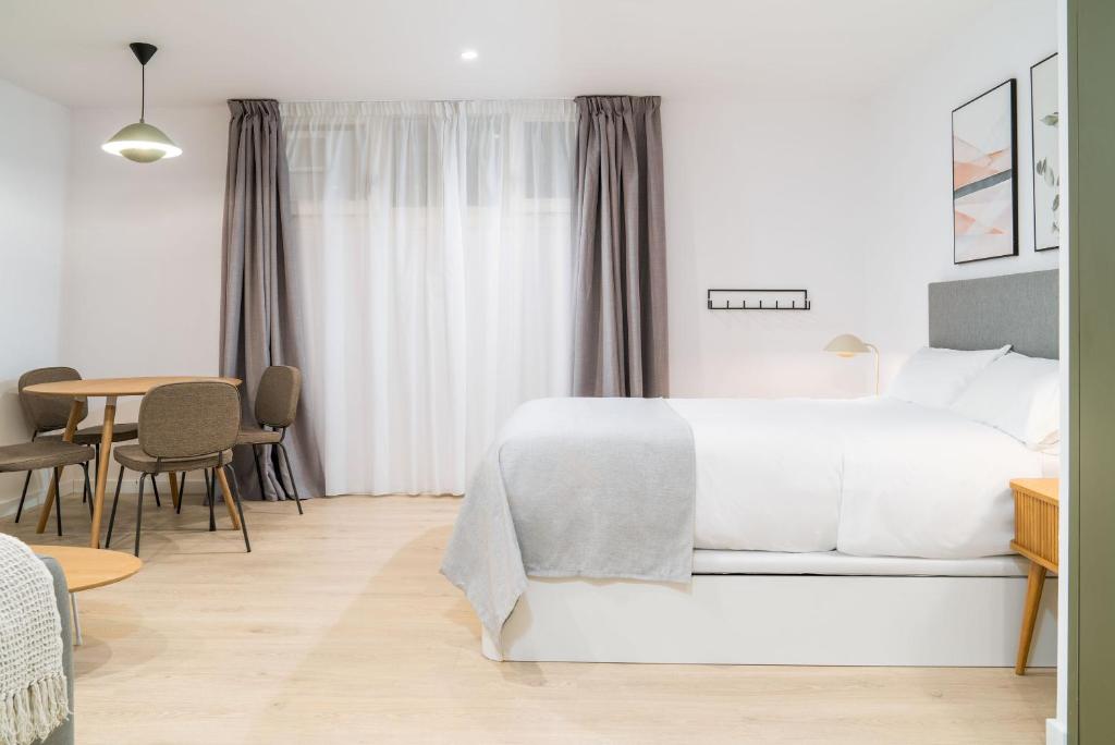 Limehome Santiago de Compostela - 15