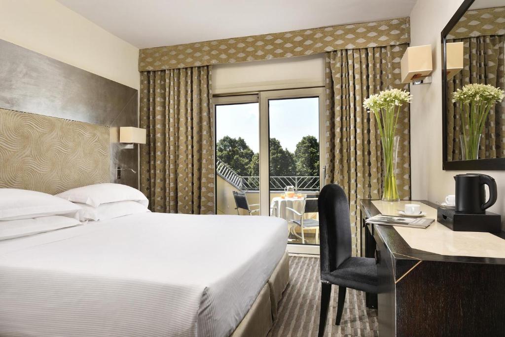 
Deluxe Room with River View and Terrace 
