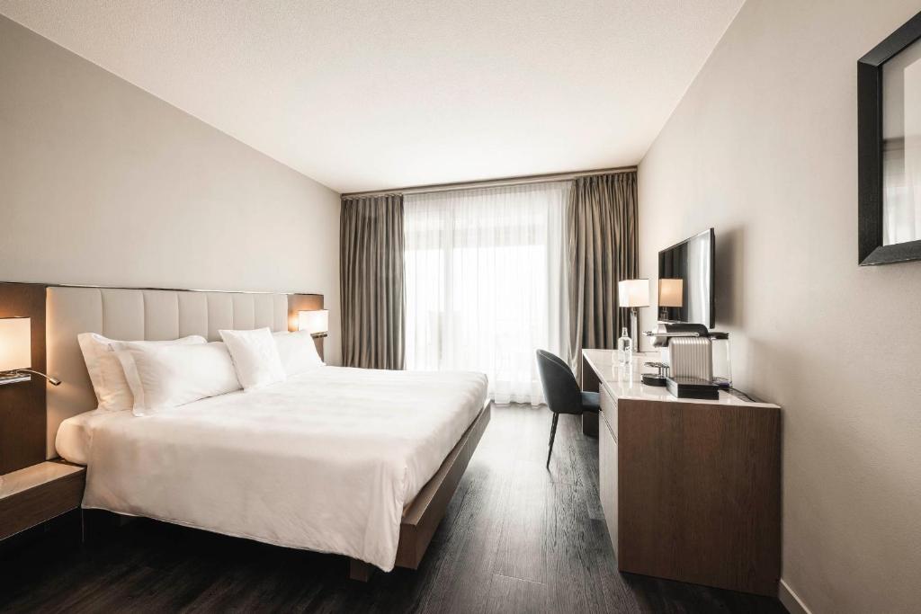 
 Panorama Deluxe Double or Twin Room with Balcony and Lake View
