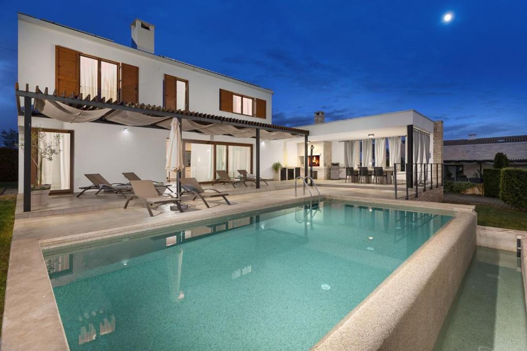 Bazén v ubytování Villa Terra Grigia nebo v jeho okolí