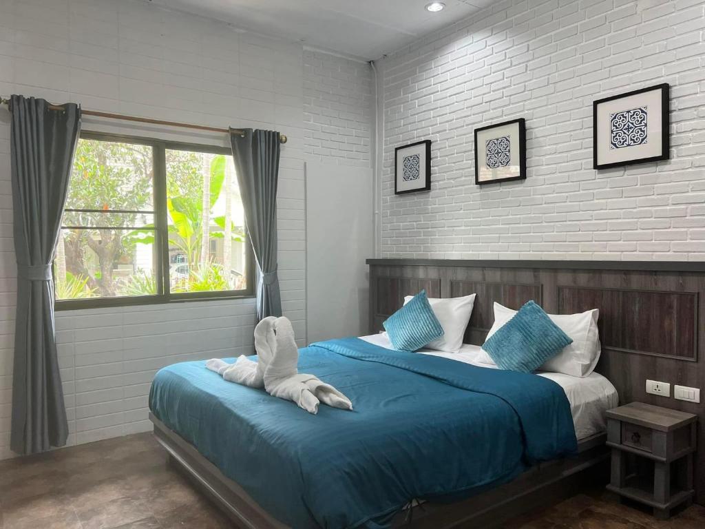 En eller flere senge i et værelse på Villas Chalitaa วิลล่าชาลิตา