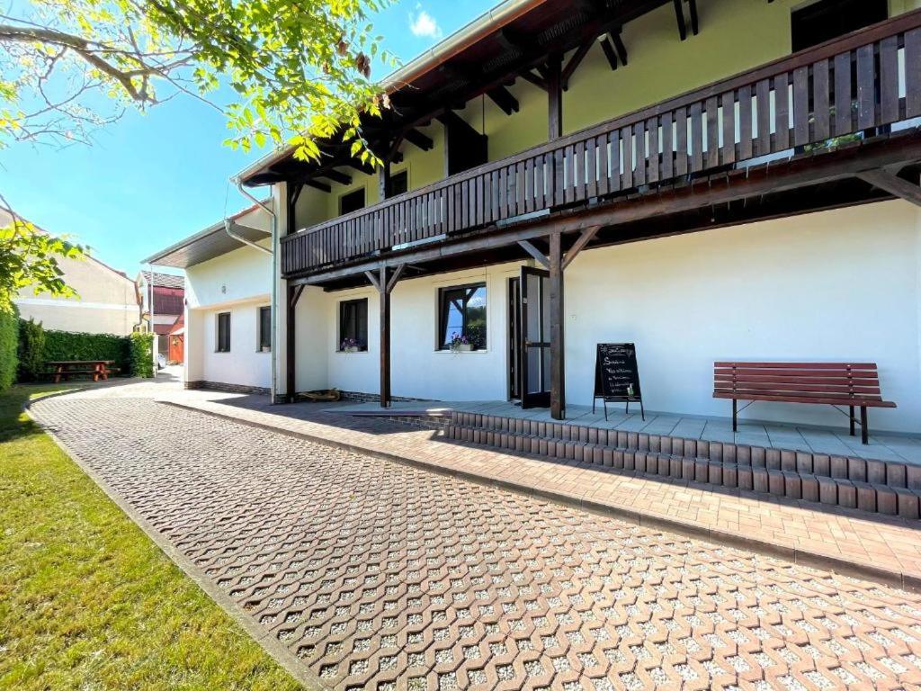 Budynek, w którym mieści się pensjonat