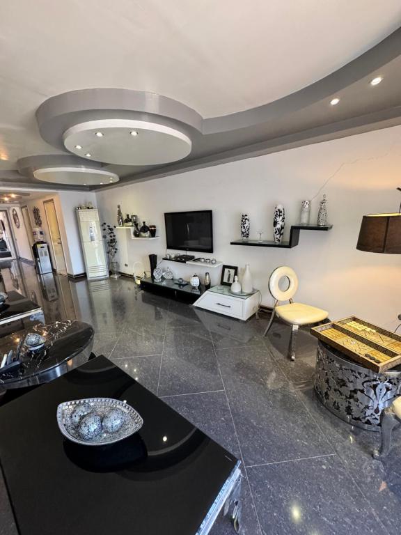 TV a/nebo společenská místnost v ubytování Ain Sokhna 5-bedroom Luxury Villa - Porto Sokhna