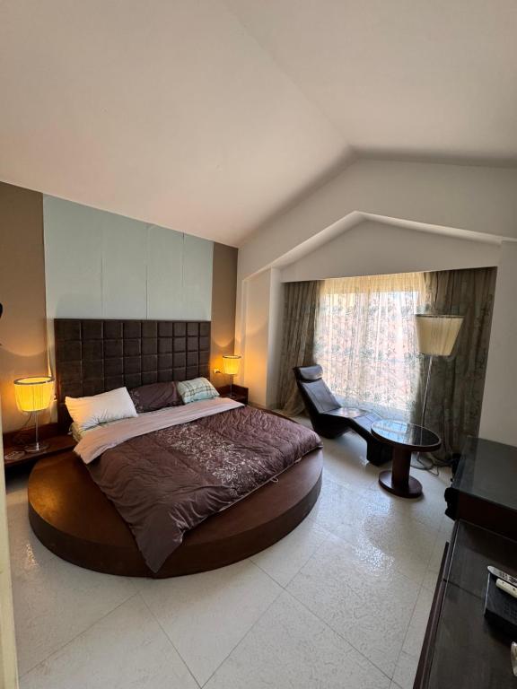 Postel nebo postele na pokoji v ubytování Ain Sokhna 5-bedroom Luxury Villa - Porto Sokhna